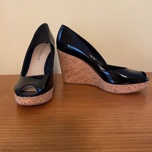 NWOT Via Spiga Patent Platform Peeptoe Wedge